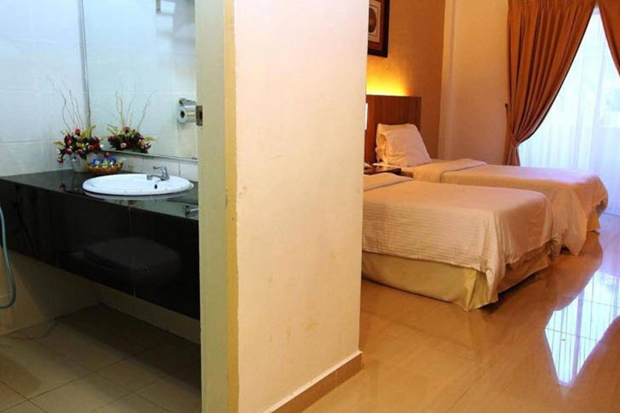 Resor Rompin 3*
