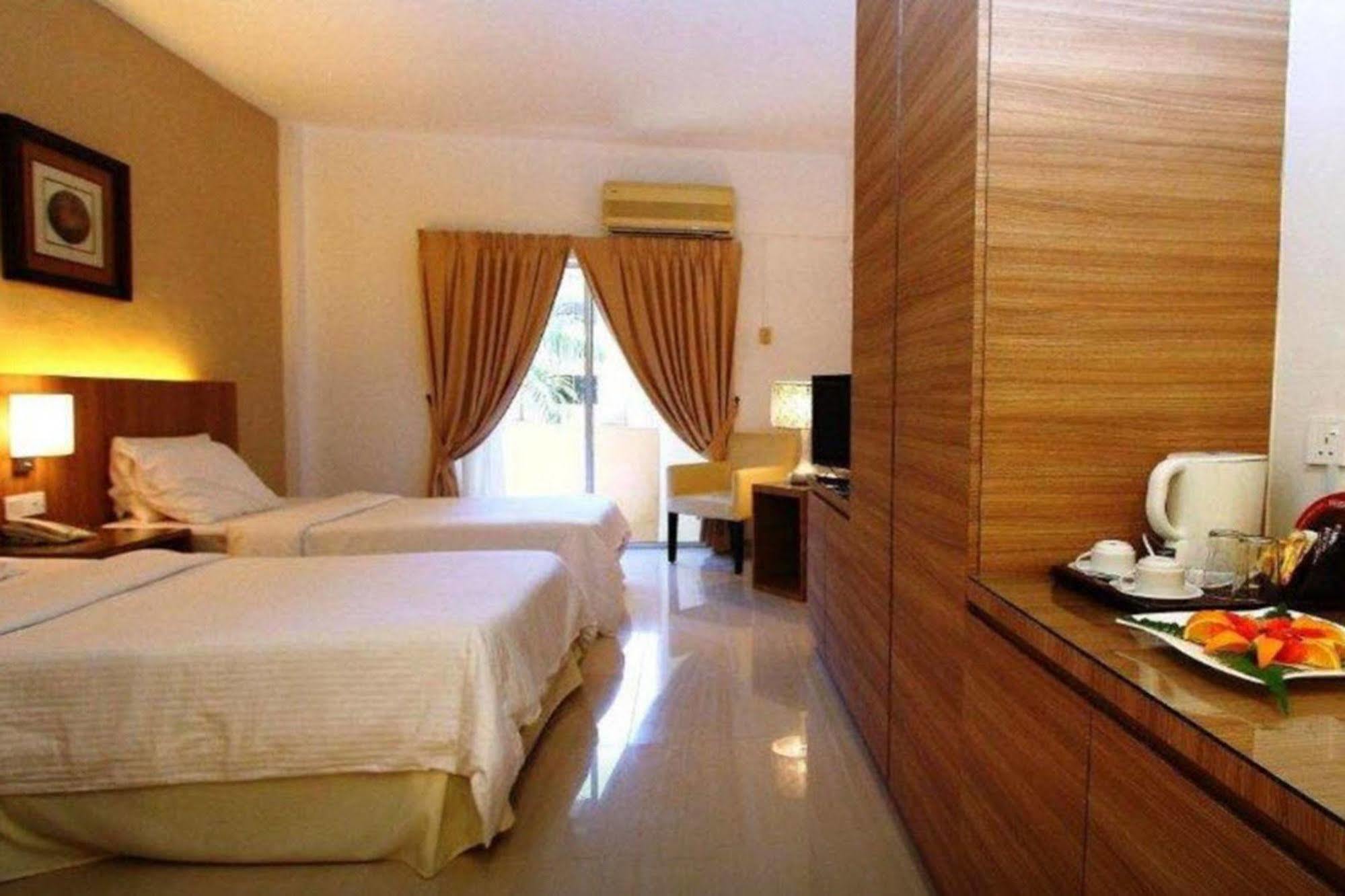 Resor Rompin 3*